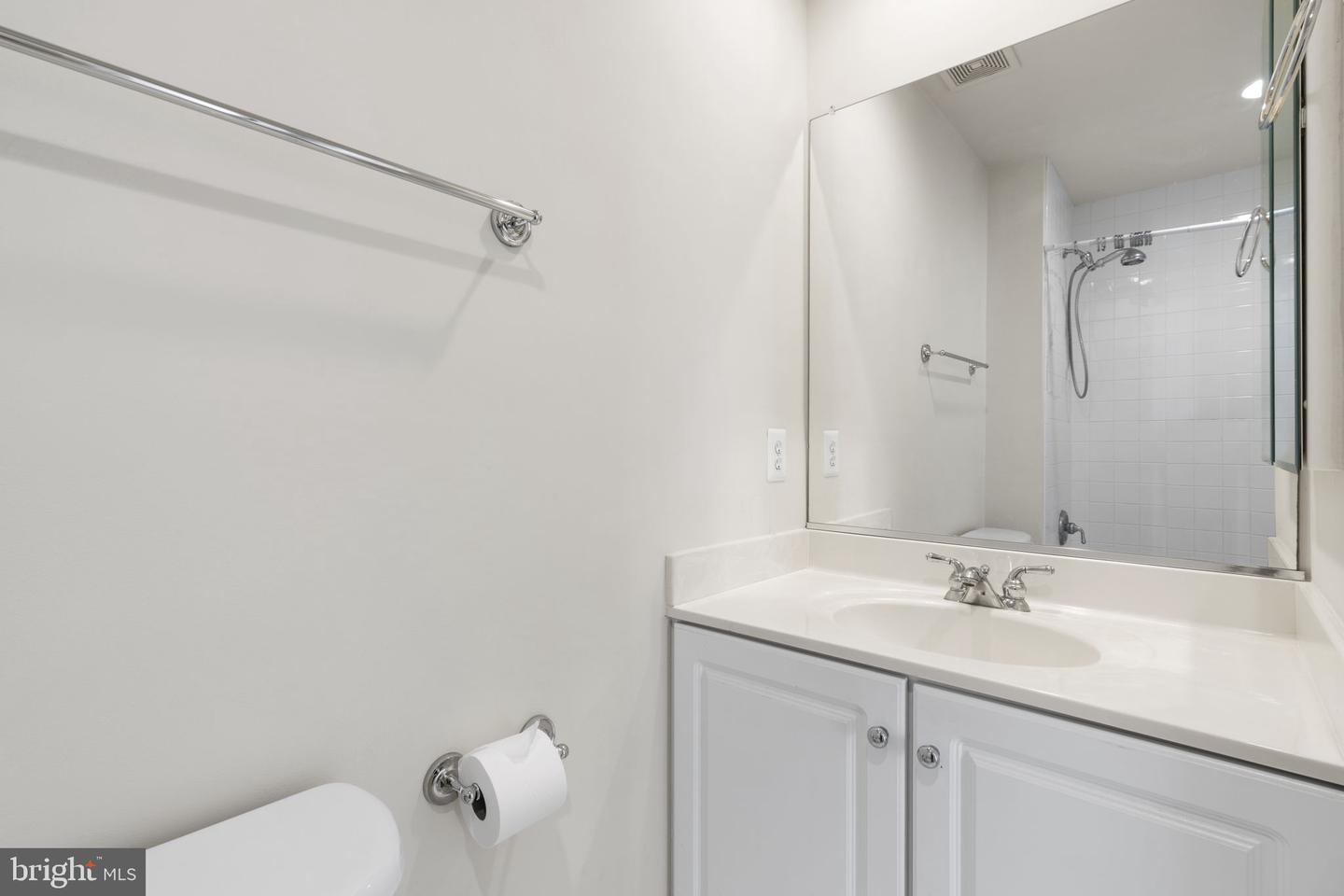 8882 ASHGROVE HOUSE LN, VIENNA, Virginia 22182, 3 Bedrooms Bedrooms, ,3 BathroomsBathrooms,Residential,For sale,8882 ASHGROVE HOUSE LN,VAFX2284282 MLS # VAFX2284282