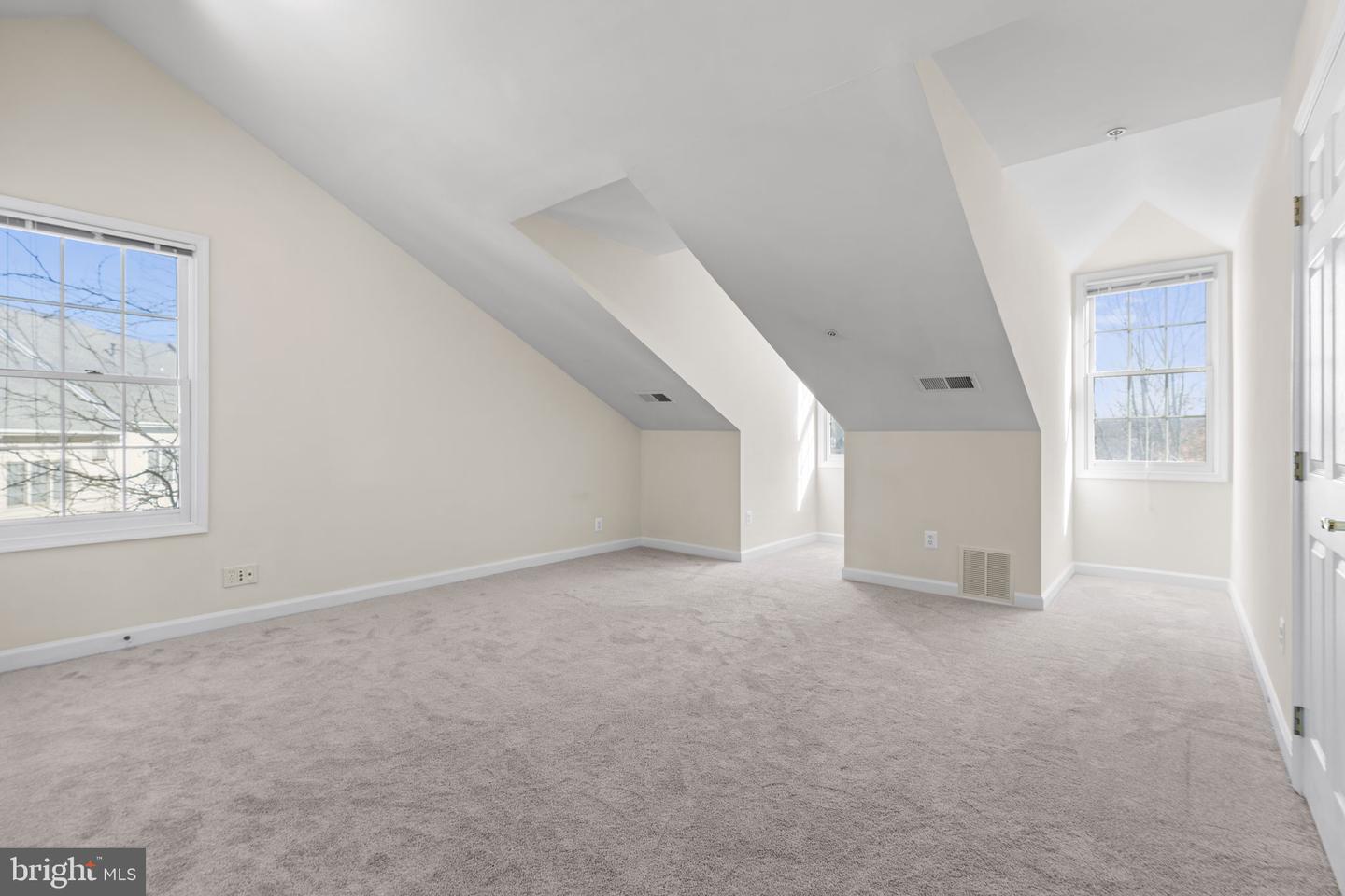 8882 ASHGROVE HOUSE LN, VIENNA, Virginia 22182, 3 Bedrooms Bedrooms, ,3 BathroomsBathrooms,Residential,For sale,8882 ASHGROVE HOUSE LN,VAFX2284282 MLS # VAFX2284282