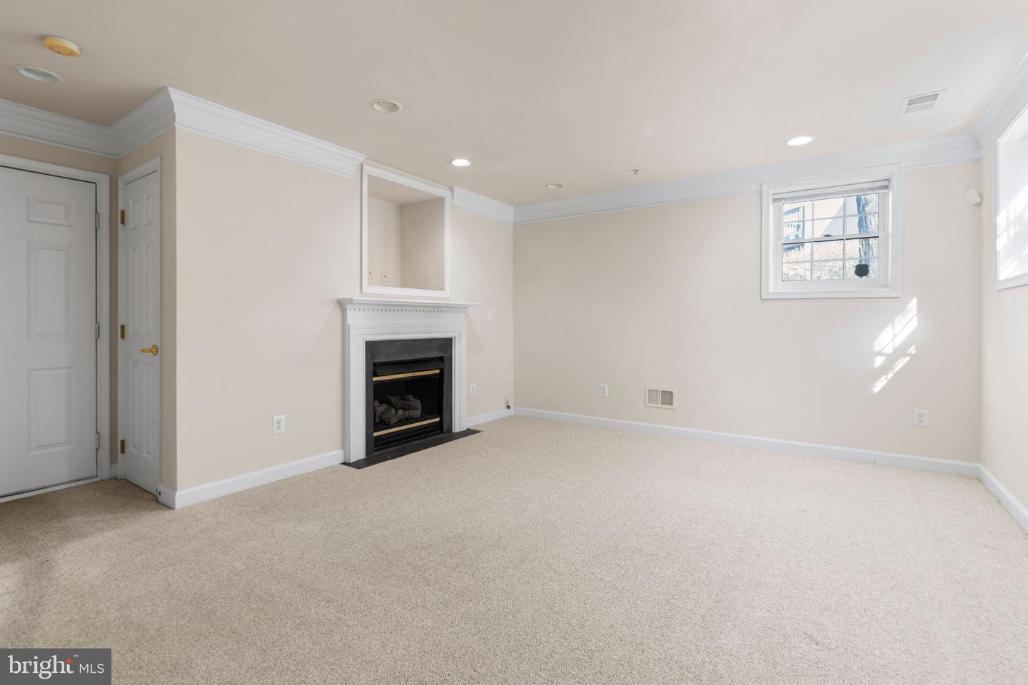 8882 ASHGROVE HOUSE LN, VIENNA, Virginia 22182, 3 Bedrooms Bedrooms, ,3 BathroomsBathrooms,Residential,For sale,8882 ASHGROVE HOUSE LN,VAFX2284282 MLS # VAFX2284282