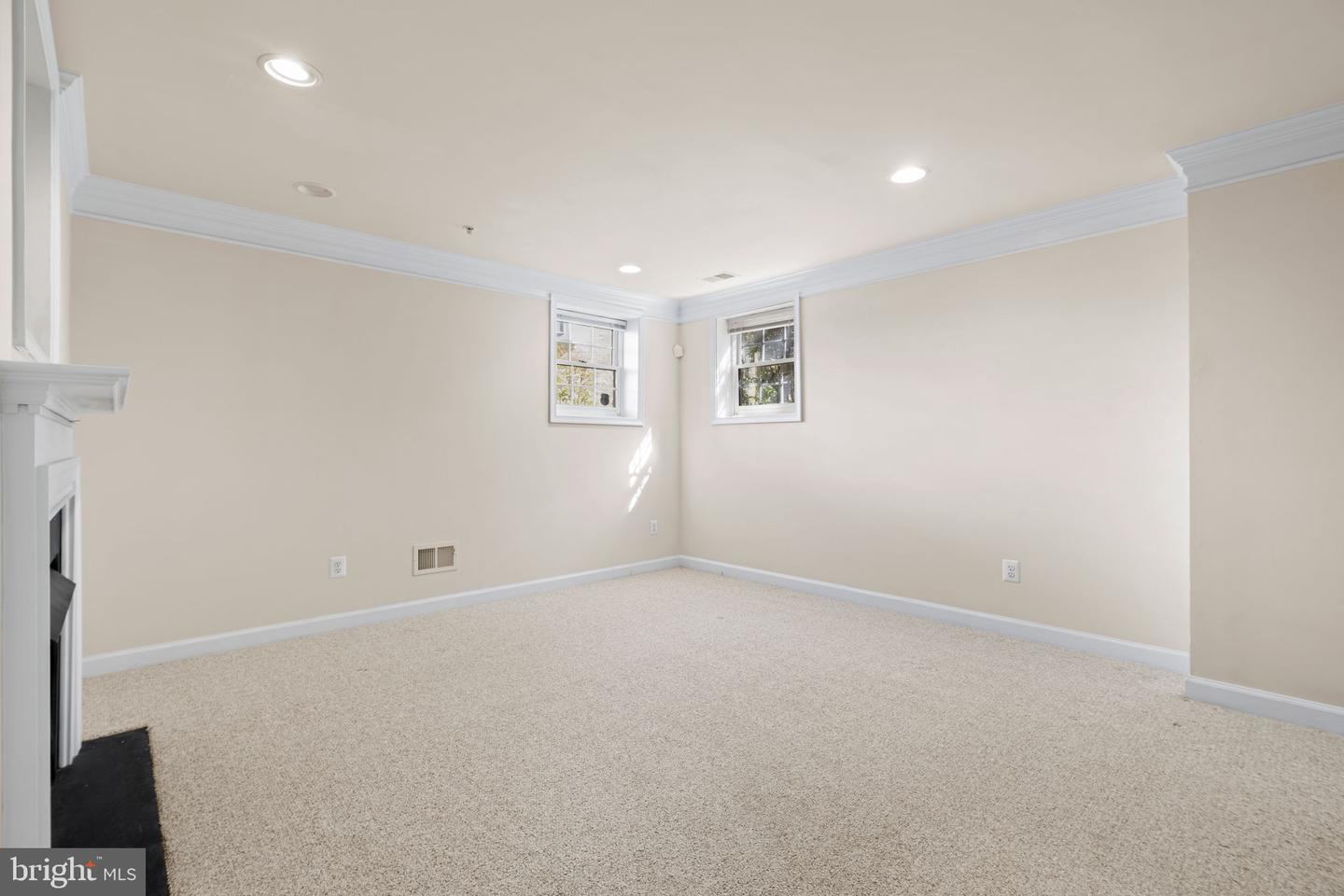 8882 ASHGROVE HOUSE LN, VIENNA, Virginia 22182, 3 Bedrooms Bedrooms, ,3 BathroomsBathrooms,Residential,For sale,8882 ASHGROVE HOUSE LN,VAFX2284282 MLS # VAFX2284282