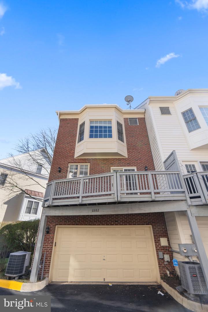 8882 ASHGROVE HOUSE LN, VIENNA, Virginia 22182, 3 Bedrooms Bedrooms, ,3 BathroomsBathrooms,Residential,For sale,8882 ASHGROVE HOUSE LN,VAFX2284282 MLS # VAFX2284282
