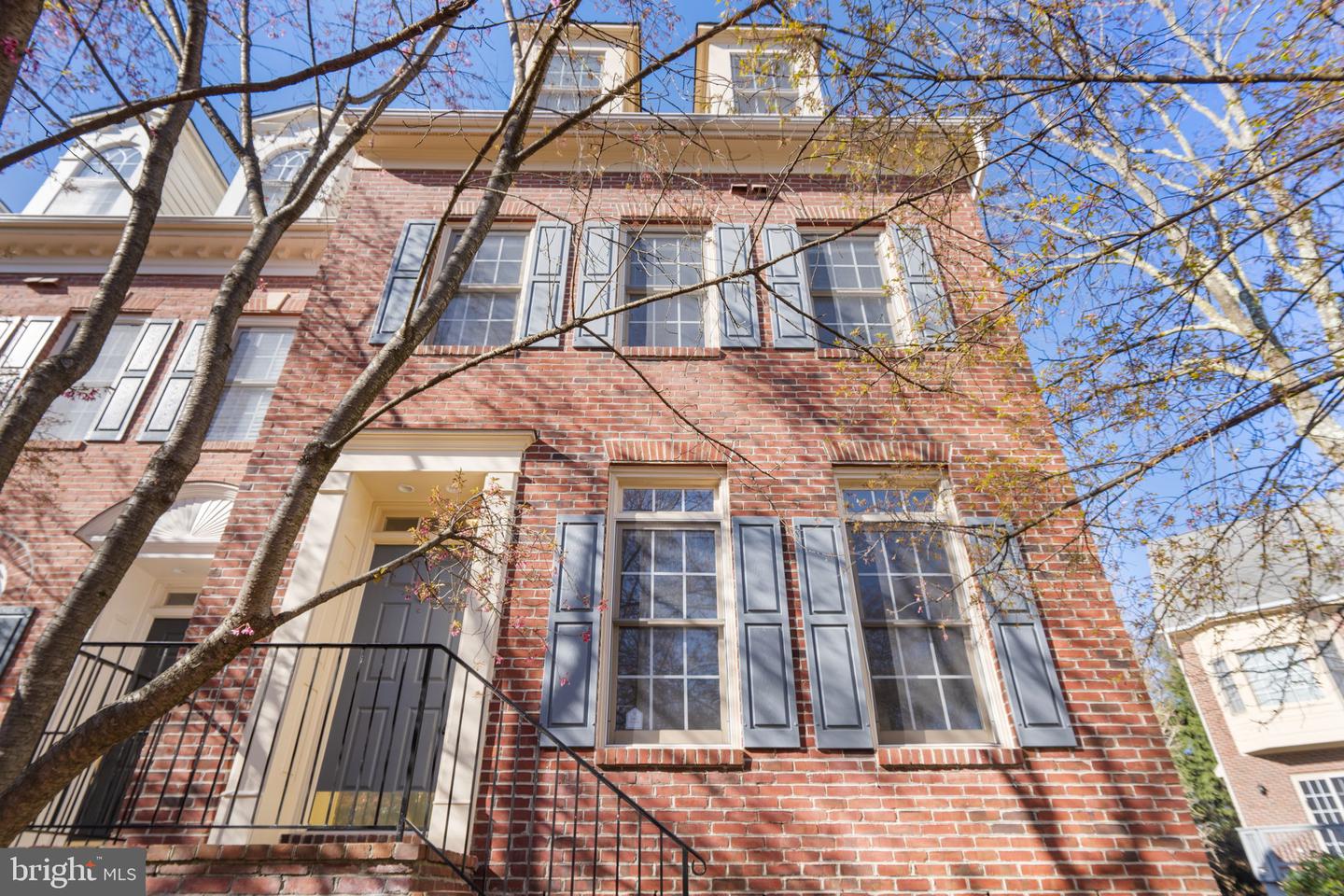 8882 ASHGROVE HOUSE LN, VIENNA, Virginia 22182, 3 Bedrooms Bedrooms, ,3 BathroomsBathrooms,Residential,For sale,8882 ASHGROVE HOUSE LN,VAFX2284282 MLS # VAFX2284282