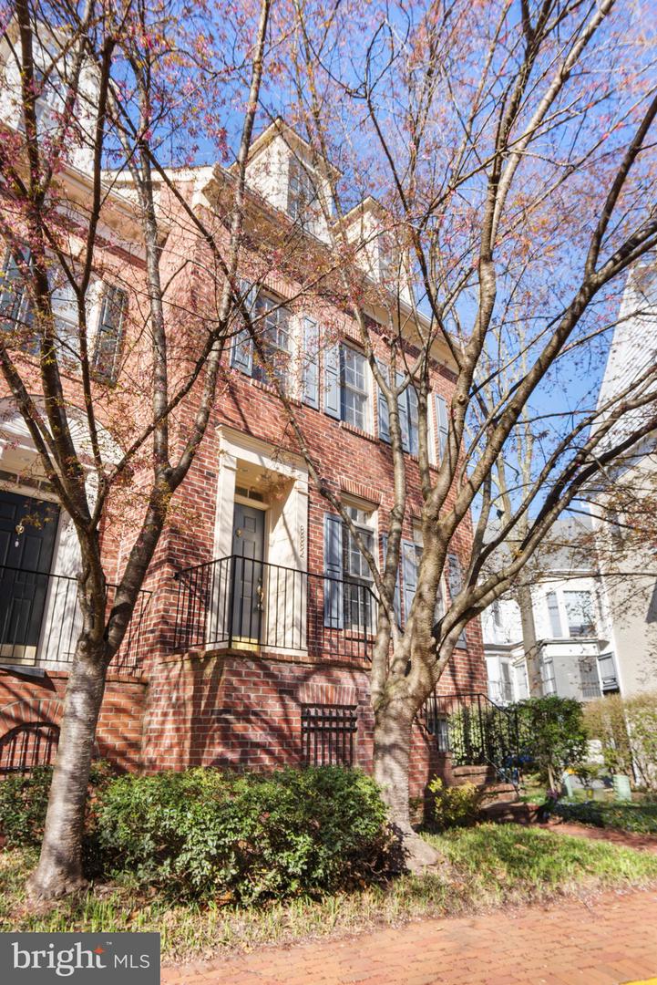 8882 ASHGROVE HOUSE LN, VIENNA, Virginia 22182, 3 Bedrooms Bedrooms, ,3 BathroomsBathrooms,Residential,For sale,8882 ASHGROVE HOUSE LN,VAFX2284282 MLS # VAFX2284282