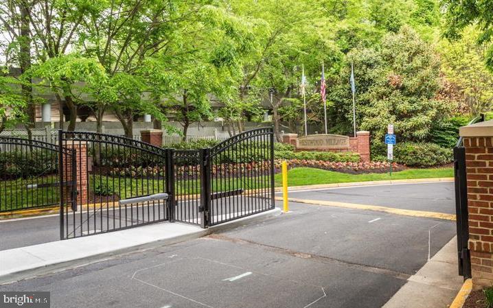 8882 ASHGROVE HOUSE LN, VIENNA, Virginia 22182, 3 Bedrooms Bedrooms, ,3 BathroomsBathrooms,Residential,For sale,8882 ASHGROVE HOUSE LN,VAFX2284282 MLS # VAFX2284282