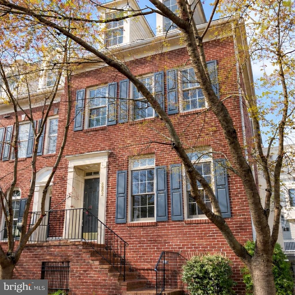 8882 ASHGROVE HOUSE LN, VIENNA, Virginia 22182, 3 Bedrooms Bedrooms, ,3 BathroomsBathrooms,Residential,For sale,8882 ASHGROVE HOUSE LN,VAFX2284282 MLS # VAFX2284282