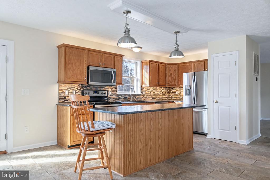 6100 SUNNY MEADOWS DR, FREDERICKSBURG, Virginia 22407, 4 Bedrooms Bedrooms, ,2 BathroomsBathrooms,Residential,6100 SUNNY MEADOWS DR,VASP2038594 MLS # VASP2038594