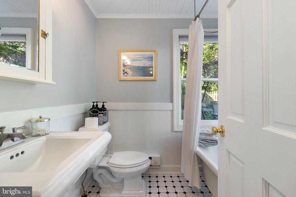 677 FEDERAL ST, PARIS, Virginia, ,1 BathroomBathrooms,Residential,677 FEDERAL ST,VAFQ2020264 MLS # VAFQ2020264