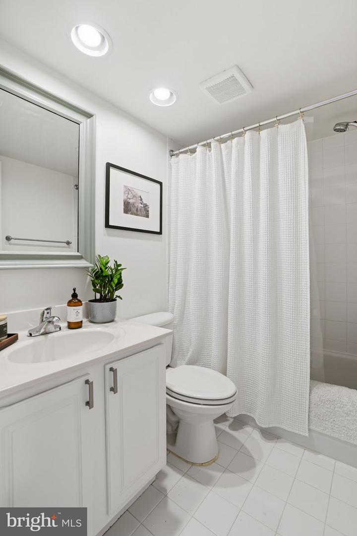 20 15TH ST NE #20, WASHINGTON, District Of Columbia 20002, 1 Bedroom Bedrooms, ,1 BathroomBathrooms,Residential,For sale,20 15TH ST NE #20,DCDC2239922 MLS # DCDC2239922