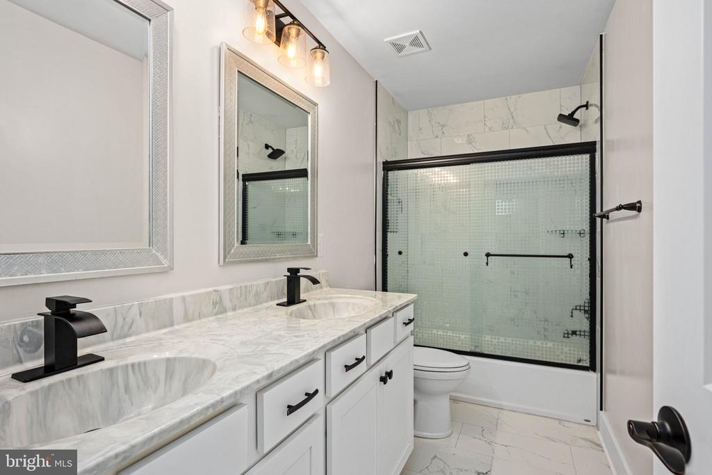 13201 BROOKE RIDGE LN, SPOTSYLVANIA, Virginia 22551, 5 Bedrooms Bedrooms, ,4 BathroomsBathrooms,Residential,13201 BROOKE RIDGE LN,VASP2039052 MLS # VASP2039052