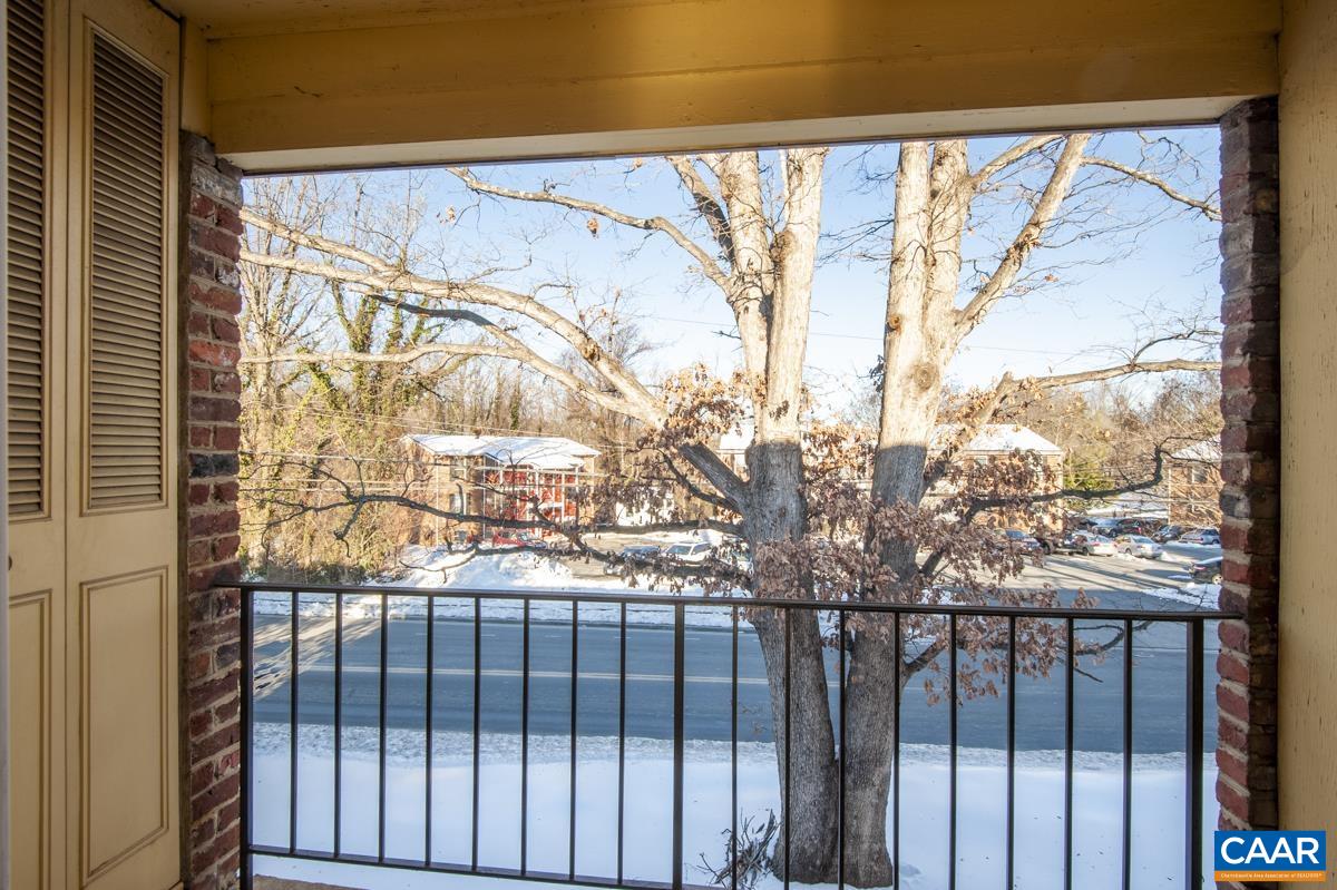 137 HESSIAN HILLS CIR, CHARLOTTESVILLE, Virginia 22901, 2 Bedrooms Bedrooms, ,1 BathroomBathrooms,Residential,137 HESSIAN HILLS CIR,672937 MLS # 672937