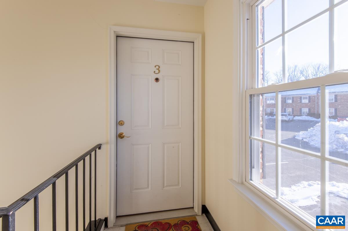 137 HESSIAN HILLS CIR, CHARLOTTESVILLE, Virginia 22901, 2 Bedrooms Bedrooms, ,1 BathroomBathrooms,Residential,137 HESSIAN HILLS CIR,672937 MLS # 672937