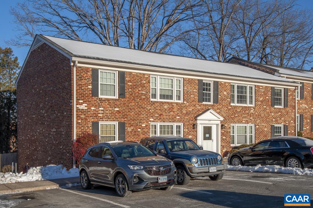 137 HESSIAN HILLS CIR, CHARLOTTESVILLE, Virginia 22901, 2 Bedrooms Bedrooms, ,1 BathroomBathrooms,Residential,137 HESSIAN HILLS CIR,672937 MLS # 672937