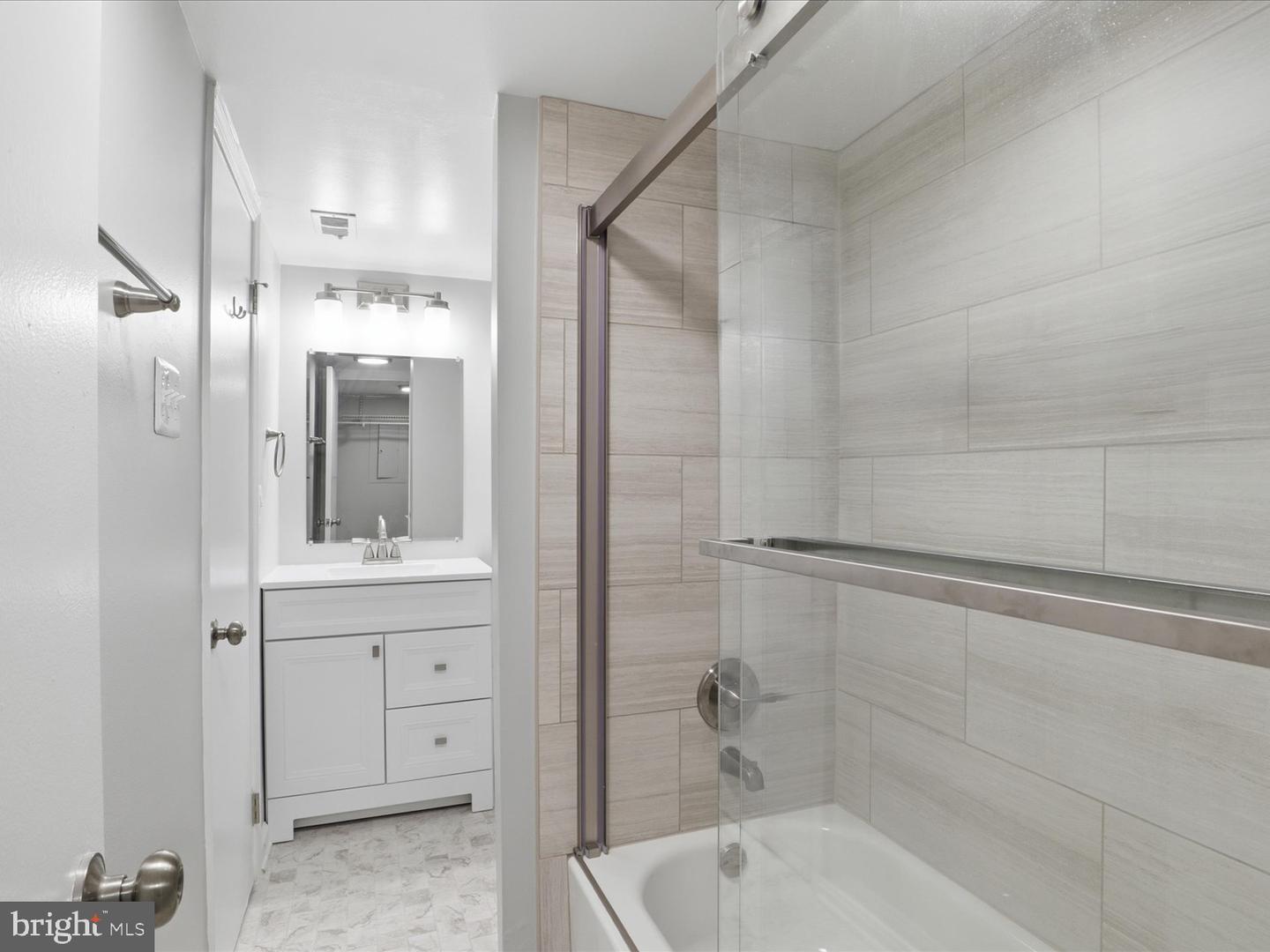 108-A N BEDFORD ST #A, ARLINGTON, Virginia 22201, 1 Bedroom Bedrooms, ,1 BathroomBathrooms,Residential,For sale,108-A N BEDFORD ST #A,VAAR2067620 MLS # VAAR2067620