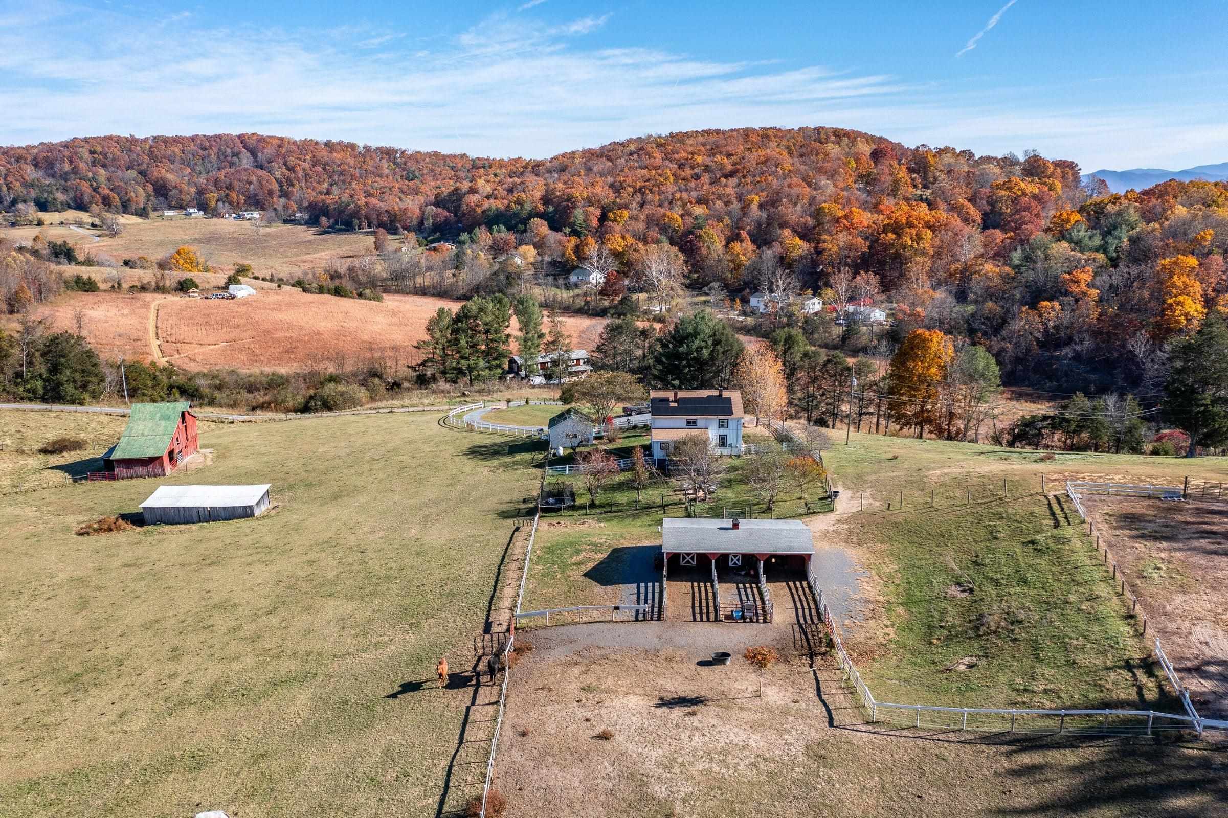 The property features 3 fenced paddocks.
