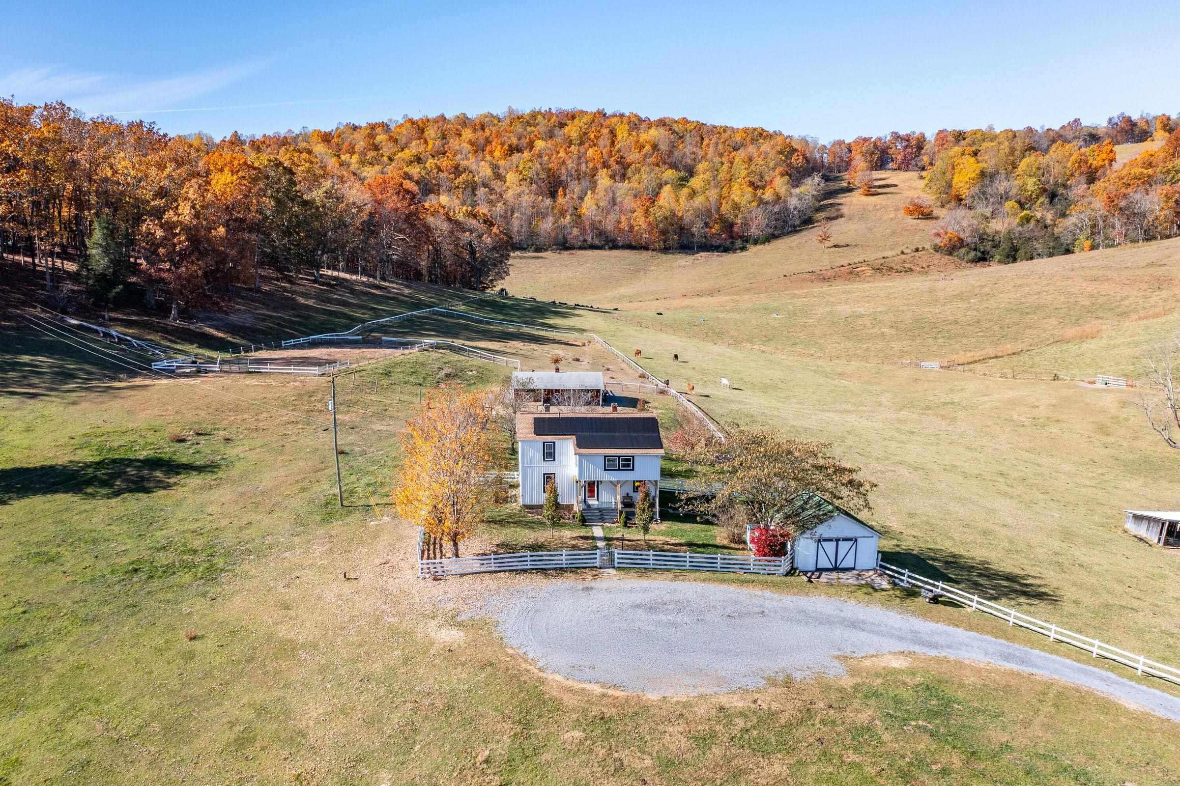 The perfectly set up for horses or hobby farming.