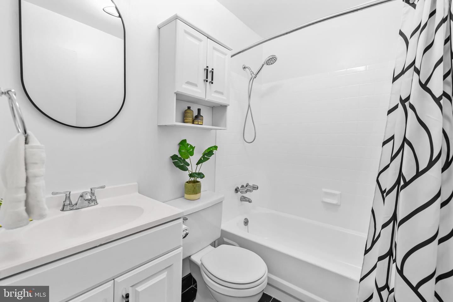 1239 C ST SE #1, WASHINGTON, District Of Columbia 20003, 1 Bedroom Bedrooms, ,1 BathroomBathrooms,Residential,For sale,1239 C ST SE #1,DCDC2241112 MLS # DCDC2241112