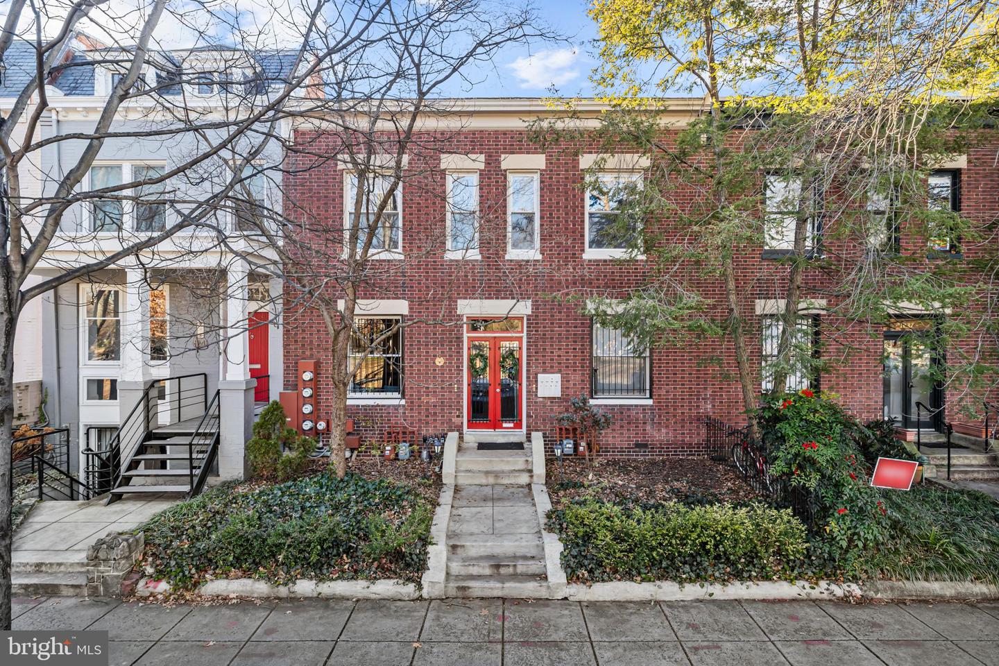 1239 C ST SE #1, WASHINGTON, District Of Columbia 20003, 1 Bedroom Bedrooms, ,1 BathroomBathrooms,Residential,For sale,1239 C ST SE #1,DCDC2241112 MLS # DCDC2241112