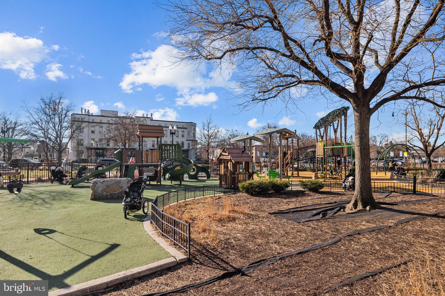 1239 C ST SE #1, WASHINGTON, District Of Columbia 20003, 1 Bedroom Bedrooms, ,1 BathroomBathrooms,Residential,For sale,1239 C ST SE #1,DCDC2241112 MLS # DCDC2241112