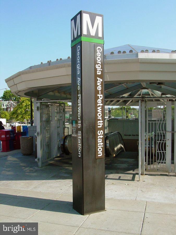 236 FARRAGUT ST NW #H-203, WASHINGTON, District Of Columbia 20011, 3 Bedrooms Bedrooms, 8 Rooms Rooms,1 BathroomBathrooms,Residential,For sale,236 FARRAGUT ST NW #H-203,DCDC2241458 MLS # DCDC2241458