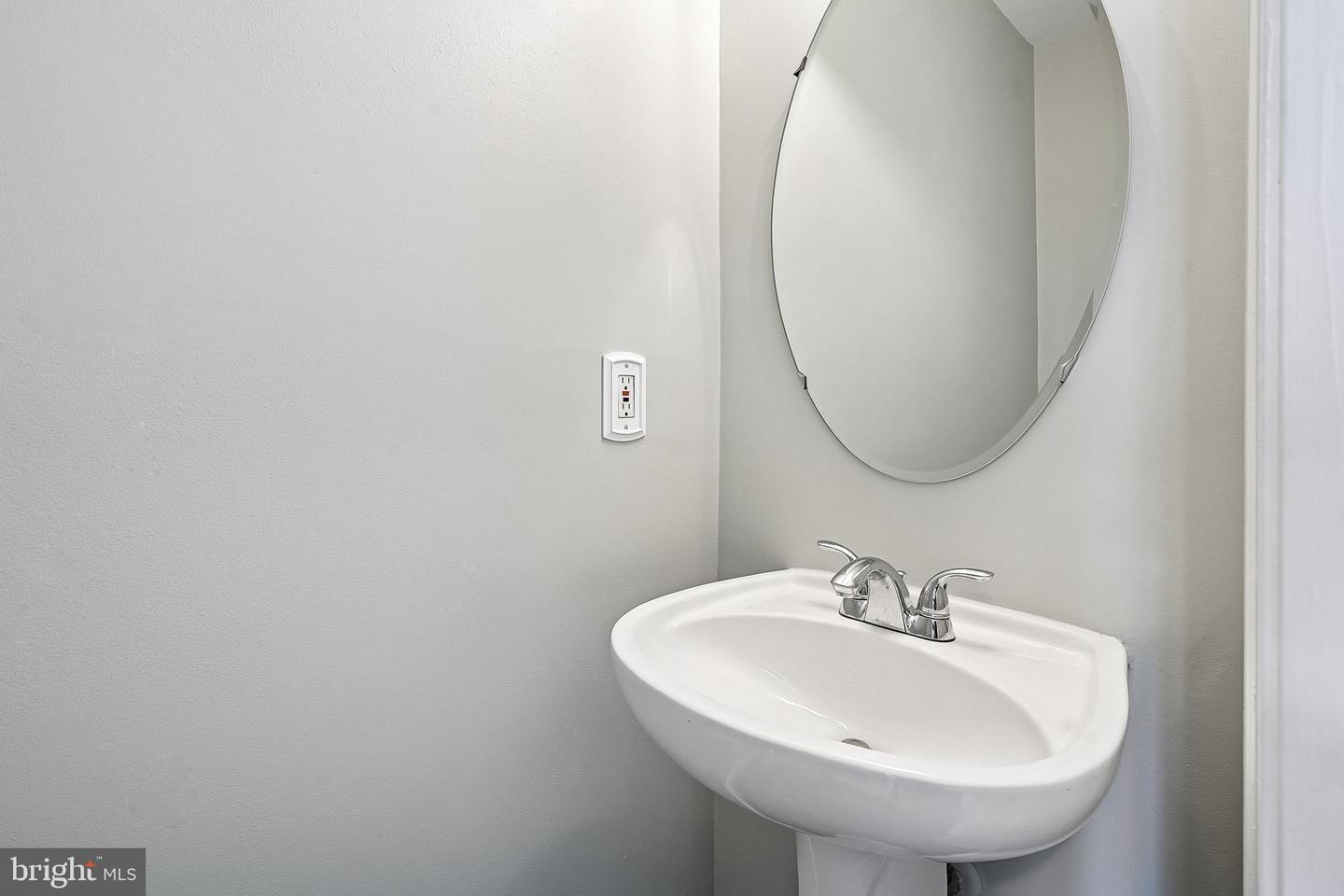 5684 ASSATEAGUE PL, MANASSAS, Virginia 20112, 4 Bedrooms Bedrooms, ,3 BathroomsBathrooms,Residential,For sale,5684 ASSATEAGUE PL,VAPW2110576 MLS # VAPW2110576