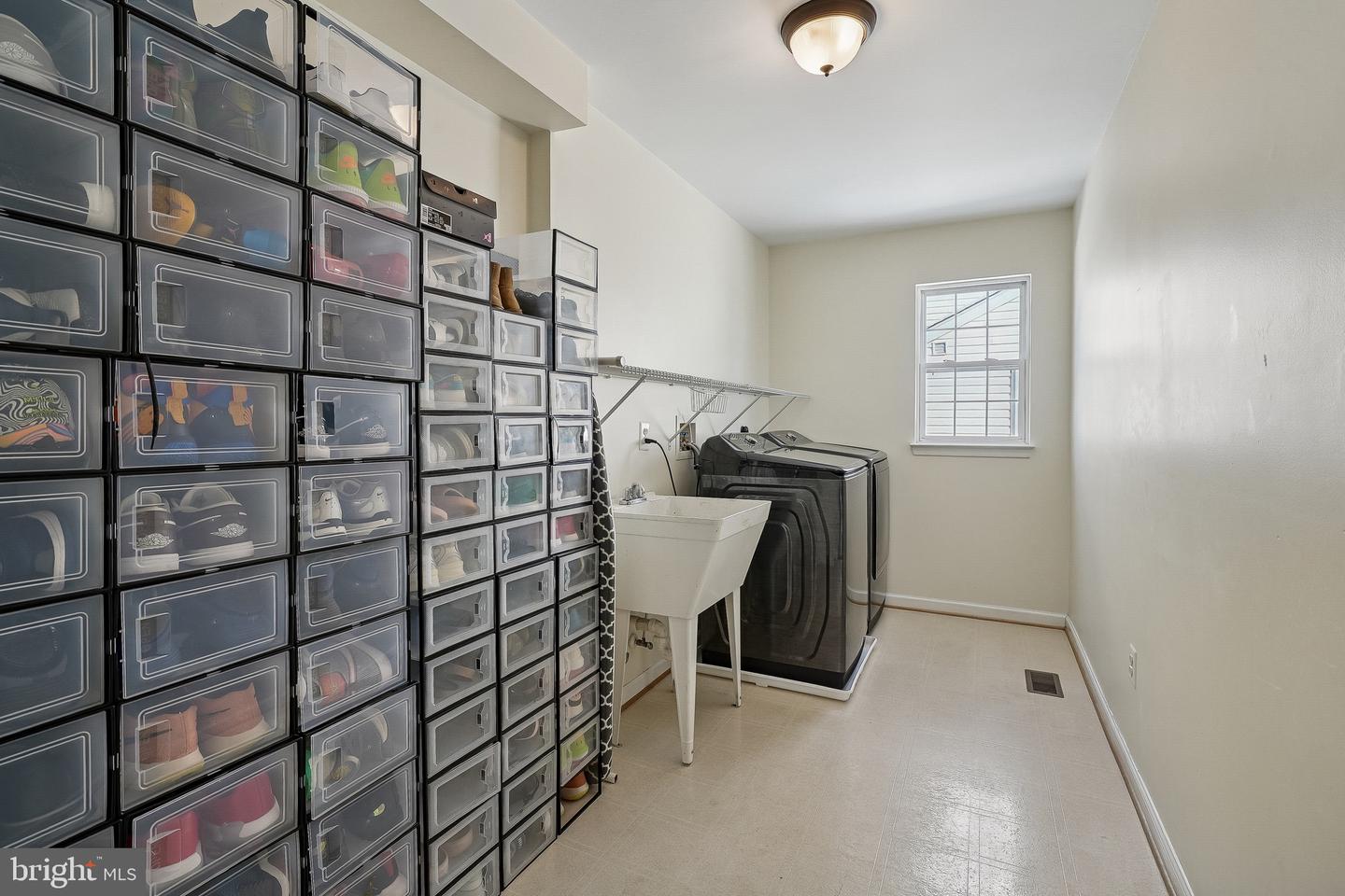 5684 ASSATEAGUE PL, MANASSAS, Virginia 20112, 4 Bedrooms Bedrooms, ,3 BathroomsBathrooms,Residential,For sale,5684 ASSATEAGUE PL,VAPW2110576 MLS # VAPW2110576