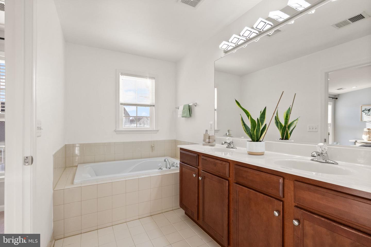 41919 MORELAND MINE TER, ALDIE, Virginia 20105, 3 Bedrooms Bedrooms, 13 Rooms Rooms,3 BathroomsBathrooms,Residential,For sale,41919 MORELAND MINE TER,VALO2113990 MLS # VALO2113990