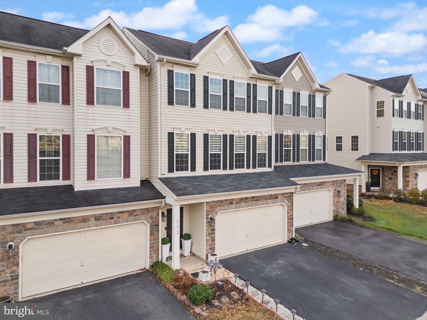 41919 MORELAND MINE TER, ALDIE, Virginia 20105, 3 Bedrooms Bedrooms, 13 Rooms Rooms,3 BathroomsBathrooms,Residential,For sale,41919 MORELAND MINE TER,VALO2113990 MLS # VALO2113990