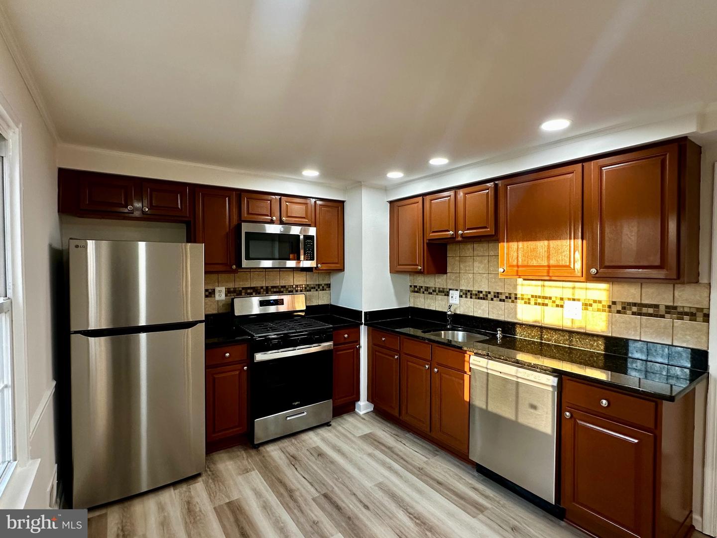 13195 PUTNAM CIR, WOODBRIDGE, Virginia 22191, 3 Bedrooms Bedrooms, 3 Rooms Rooms,3 BathroomsBathrooms,Residential,For sale,13195 PUTNAM CIR,VAPW2110722 MLS # VAPW2110722