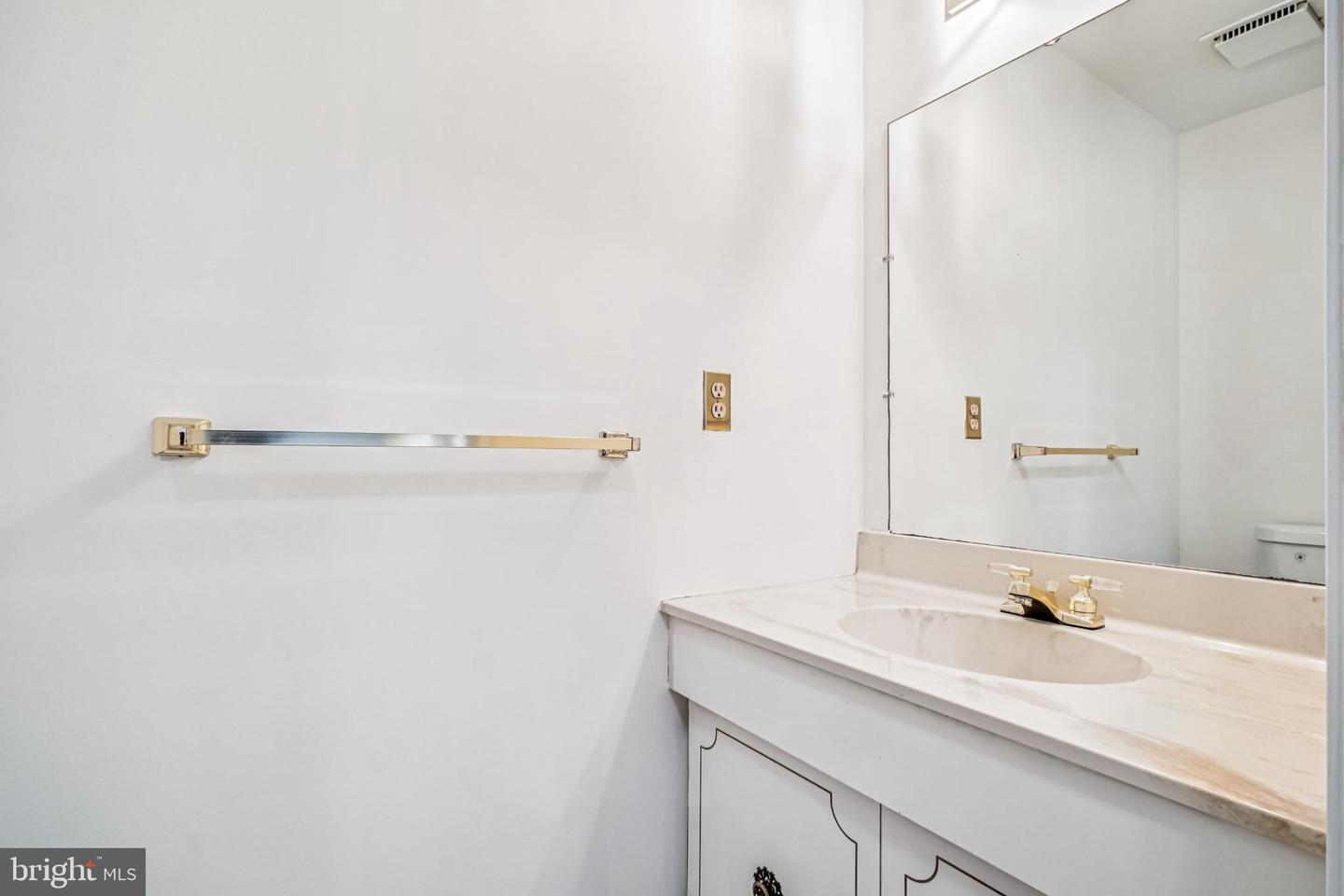 2201 MCLEAN PARK RD, FALLS CHURCH, Virginia 22043, 3 Bedrooms Bedrooms, 8 Rooms Rooms,Residential,For sale,2201 MCLEAN PARK RD,VAFX2286568 MLS # VAFX2286568