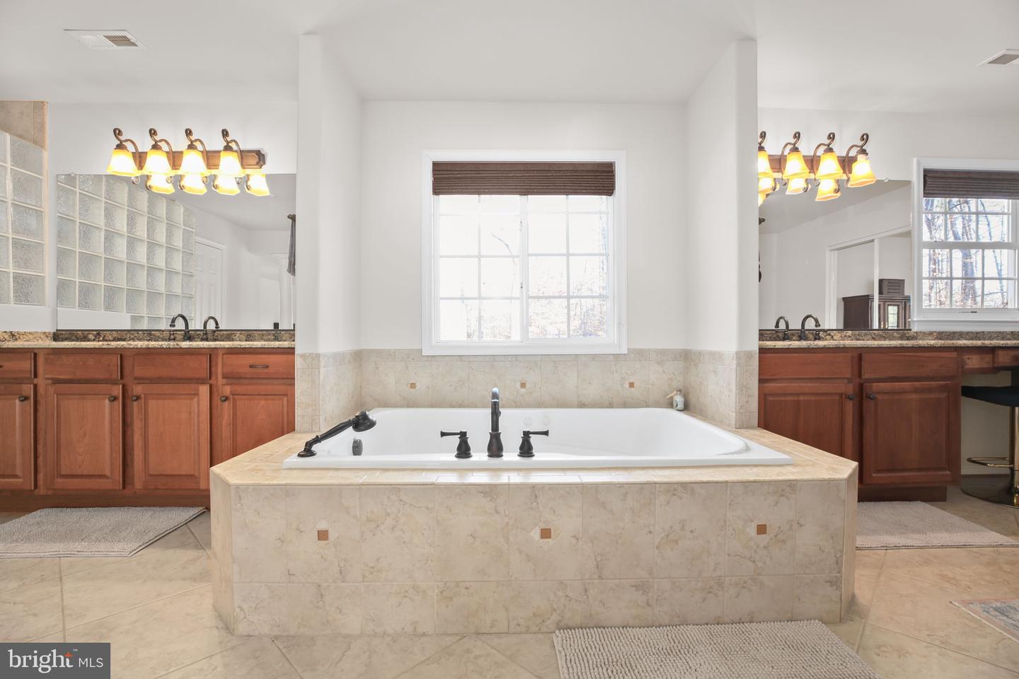 42 KINSLEY LN, FREDERICKSBURG, Virginia 22406, 5 Bedrooms Bedrooms, ,3 BathroomsBathrooms,Residential,For sale,42 KINSLEY LN,VAST2045374 MLS # VAST2045374