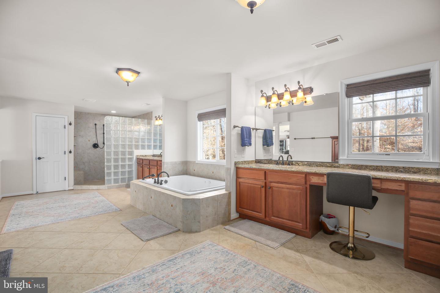 42 KINSLEY LN, FREDERICKSBURG, Virginia 22406, 5 Bedrooms Bedrooms, ,3 BathroomsBathrooms,Residential,For sale,42 KINSLEY LN,VAST2045374 MLS # VAST2045374