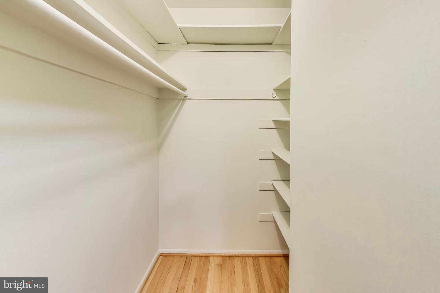 3328 WOODBURN VILLAGE DR #14, ANNANDALE, Virginia 22003, 1 Bedroom Bedrooms, ,1 BathroomBathrooms,Residential,For sale,3328 WOODBURN VILLAGE DR #14,VAFX2287102 MLS # VAFX2287102