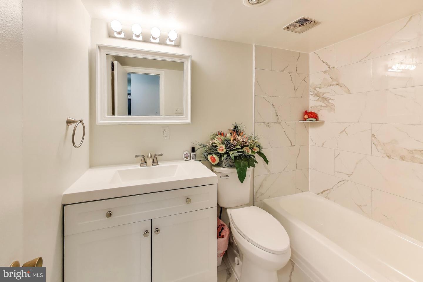 3328 WOODBURN VILLAGE DR #14, ANNANDALE, Virginia 22003, 1 Bedroom Bedrooms, ,1 BathroomBathrooms,Residential,For sale,3328 WOODBURN VILLAGE DR #14,VAFX2287102 MLS # VAFX2287102