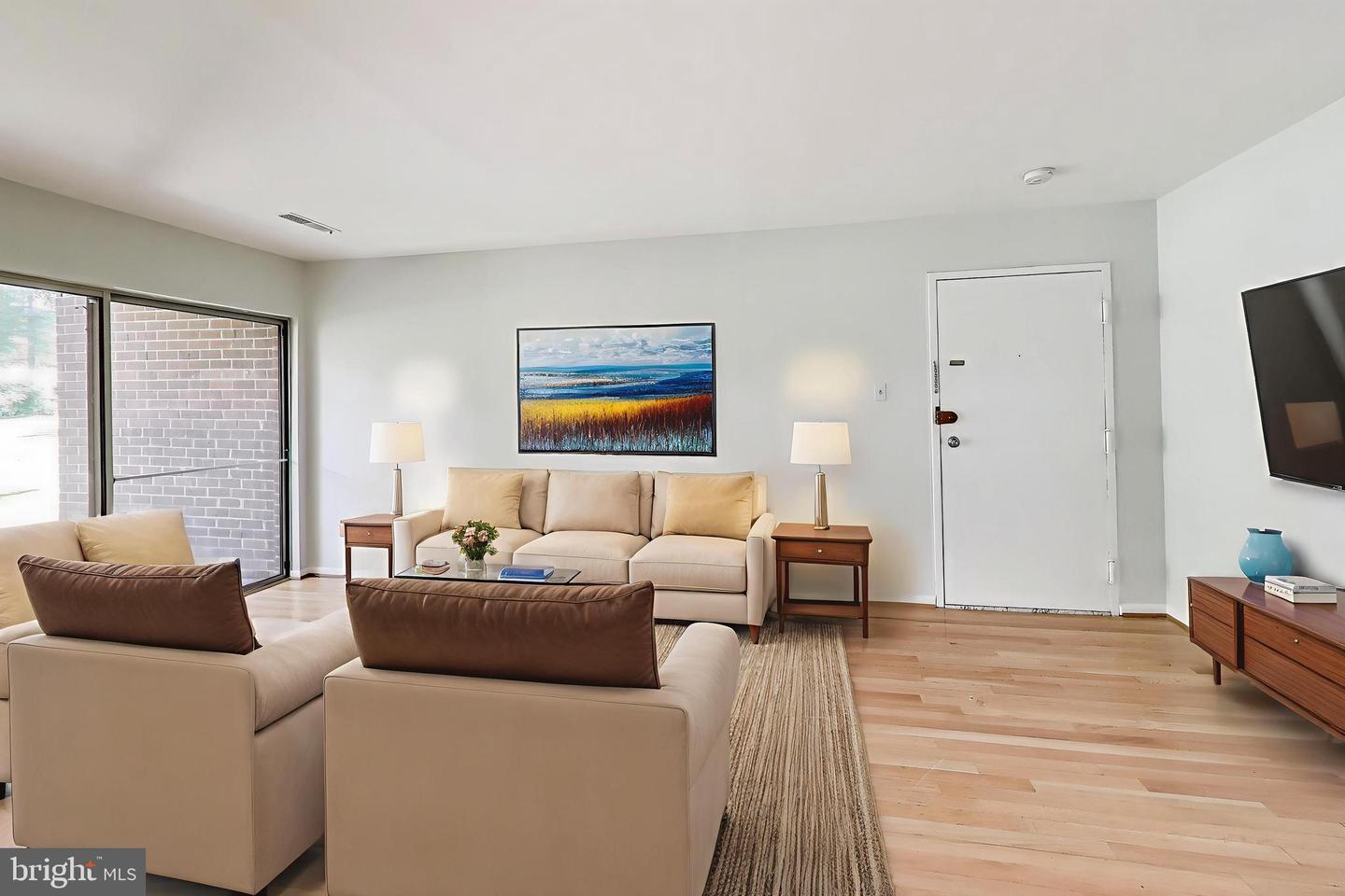 3328 WOODBURN VILLAGE DR #14, ANNANDALE, Virginia 22003, 1 Bedroom Bedrooms, ,1 BathroomBathrooms,Residential,For sale,3328 WOODBURN VILLAGE DR #14,VAFX2287102 MLS # VAFX2287102