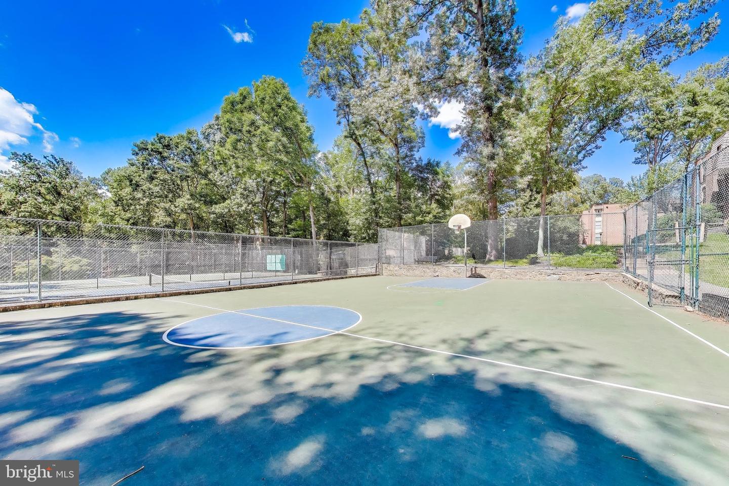 3328 WOODBURN VILLAGE DR #14, ANNANDALE, Virginia 22003, 1 Bedroom Bedrooms, ,1 BathroomBathrooms,Residential,For sale,3328 WOODBURN VILLAGE DR #14,VAFX2287102 MLS # VAFX2287102