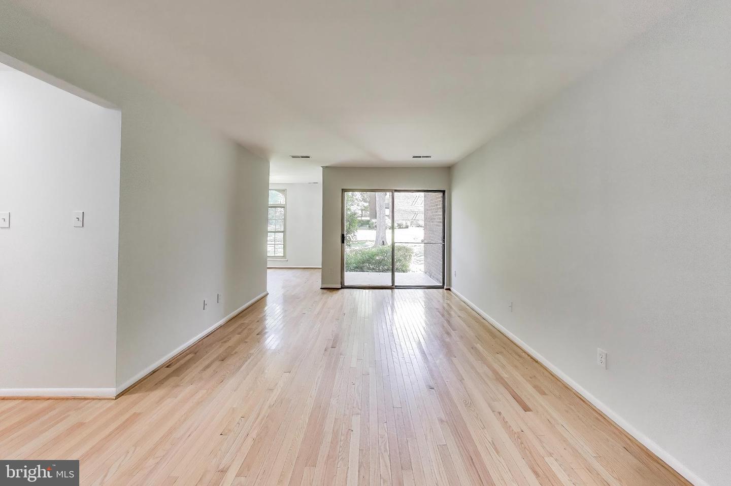 3328 WOODBURN VILLAGE DR #14, ANNANDALE, Virginia 22003, 1 Bedroom Bedrooms, ,1 BathroomBathrooms,Residential,For sale,3328 WOODBURN VILLAGE DR #14,VAFX2287102 MLS # VAFX2287102