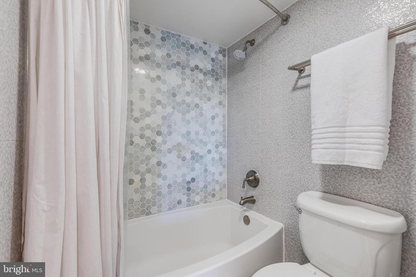 1600 N OAK ST #622, ARLINGTON, Virginia 22209, 2 Bedrooms Bedrooms, ,2 BathroomsBathrooms,Residential,For sale,1600 N OAK ST #622,VAAR2068094 MLS # VAAR2068094