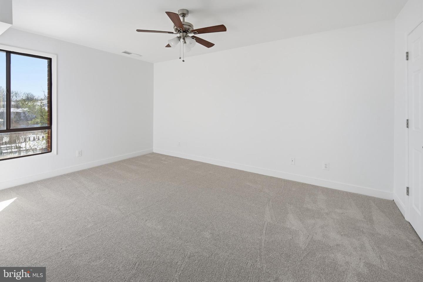 7809 DASSETT #303, ANNANDALE, Virginia 22003, 1 Bedroom Bedrooms, 6 Rooms Rooms,1 BathroomBathrooms,Residential,For sale,7809 DASSETT #303,VAFX2287424 MLS # VAFX2287424