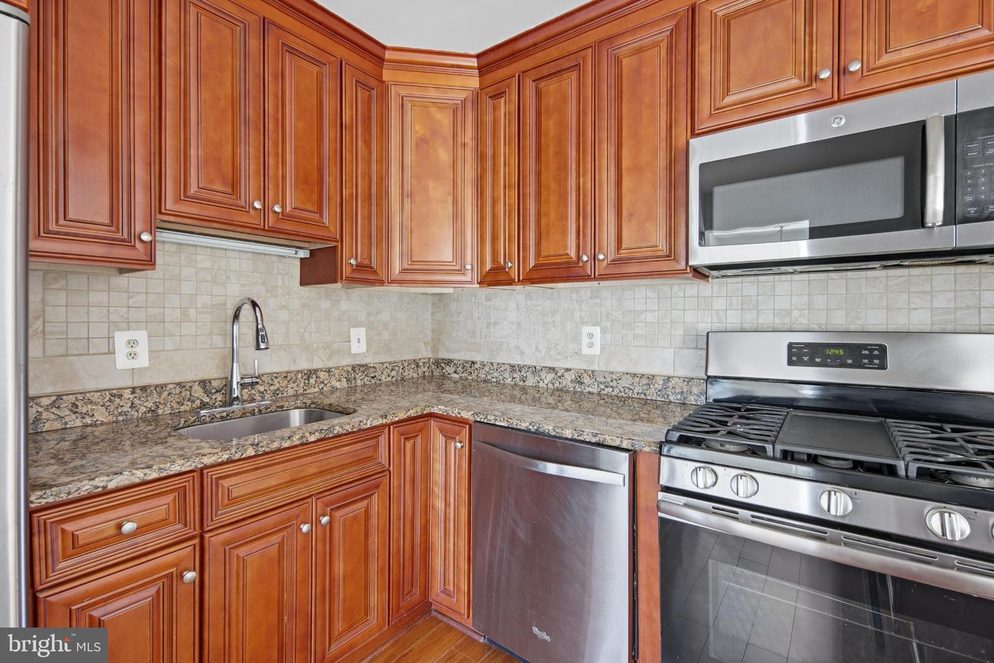 7809 DASSETT #303, ANNANDALE, Virginia 22003, 1 Bedroom Bedrooms, 6 Rooms Rooms,1 BathroomBathrooms,Residential,For sale,7809 DASSETT #303,VAFX2287424 MLS # VAFX2287424