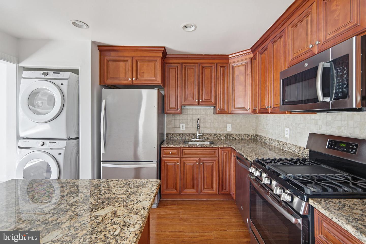 7809 DASSETT #303, ANNANDALE, Virginia 22003, 1 Bedroom Bedrooms, 6 Rooms Rooms,1 BathroomBathrooms,Residential,For sale,7809 DASSETT #303,VAFX2287424 MLS # VAFX2287424