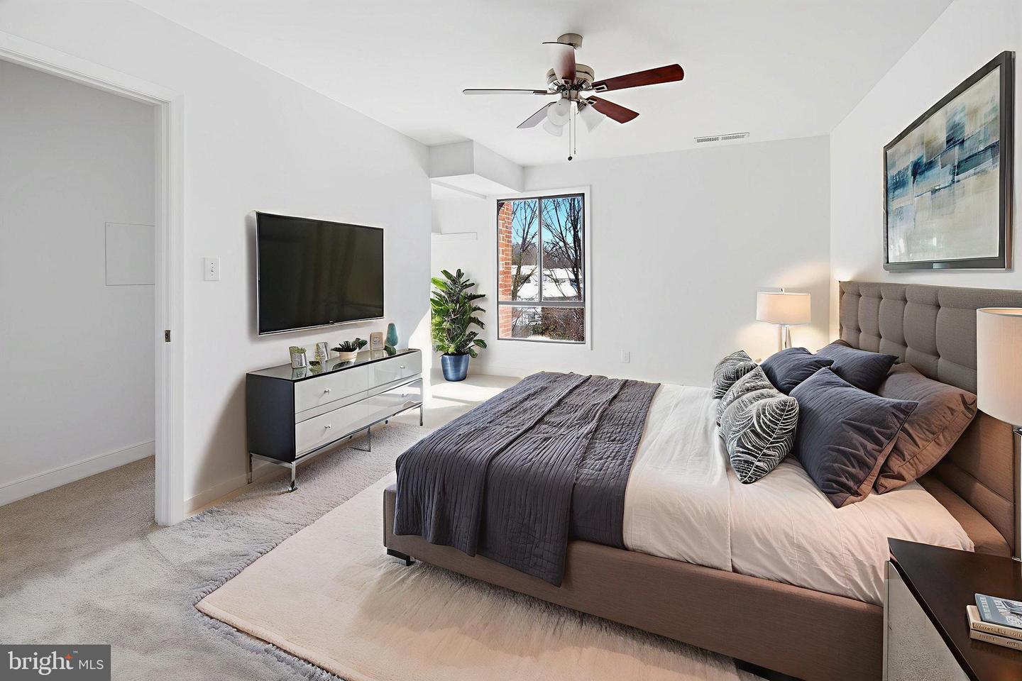 7809 DASSETT #303, ANNANDALE, Virginia 22003, 1 Bedroom Bedrooms, 6 Rooms Rooms,1 BathroomBathrooms,Residential,For sale,7809 DASSETT #303,VAFX2287424 MLS # VAFX2287424