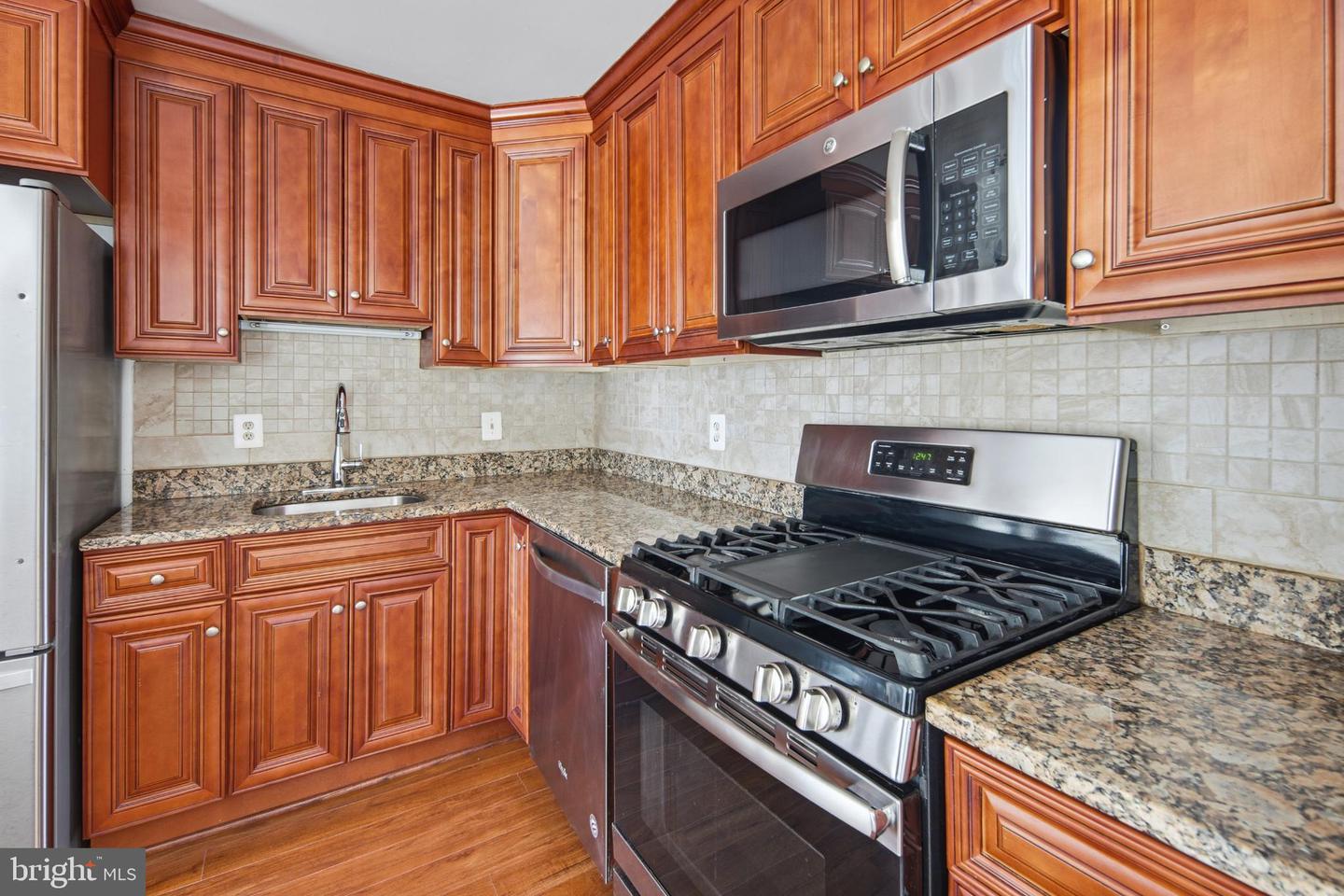 7809 DASSETT #303, ANNANDALE, Virginia 22003, 1 Bedroom Bedrooms, 6 Rooms Rooms,1 BathroomBathrooms,Residential,For sale,7809 DASSETT #303,VAFX2287424 MLS # VAFX2287424