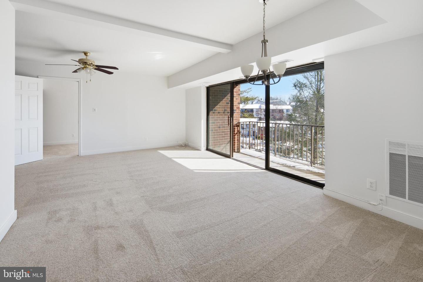 7809 DASSETT #303, ANNANDALE, Virginia 22003, 1 Bedroom Bedrooms, 6 Rooms Rooms,1 BathroomBathrooms,Residential,For sale,7809 DASSETT #303,VAFX2287424 MLS # VAFX2287424