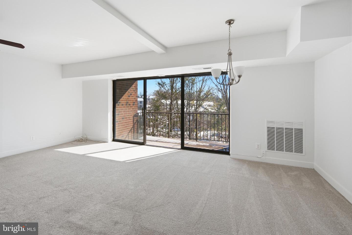 7809 DASSETT #303, ANNANDALE, Virginia 22003, 1 Bedroom Bedrooms, 6 Rooms Rooms,1 BathroomBathrooms,Residential,For sale,7809 DASSETT #303,VAFX2287424 MLS # VAFX2287424