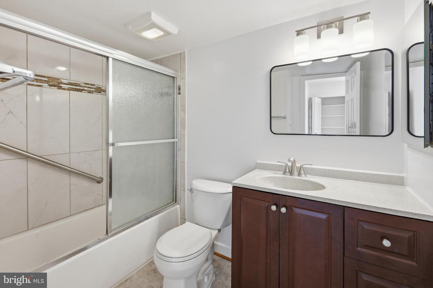 7809 DASSETT #303, ANNANDALE, Virginia 22003, 1 Bedroom Bedrooms, 6 Rooms Rooms,1 BathroomBathrooms,Residential,For sale,7809 DASSETT #303,VAFX2287424 MLS # VAFX2287424