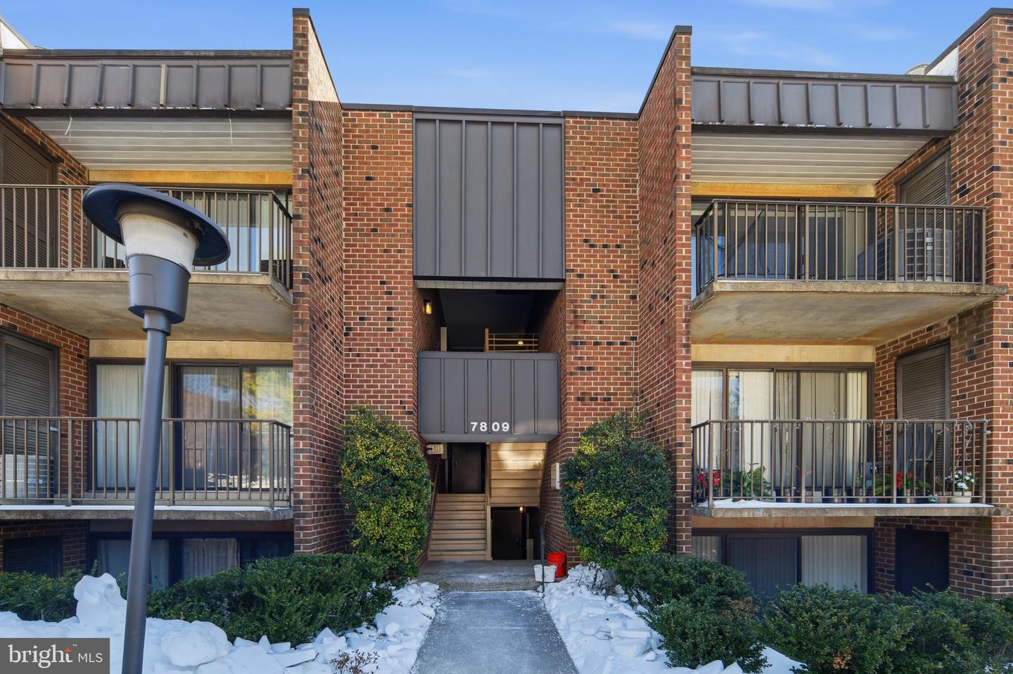 7809 DASSETT #303, ANNANDALE, Virginia 22003, 1 Bedroom Bedrooms, 6 Rooms Rooms,1 BathroomBathrooms,Residential,For sale,7809 DASSETT #303,VAFX2287424 MLS # VAFX2287424