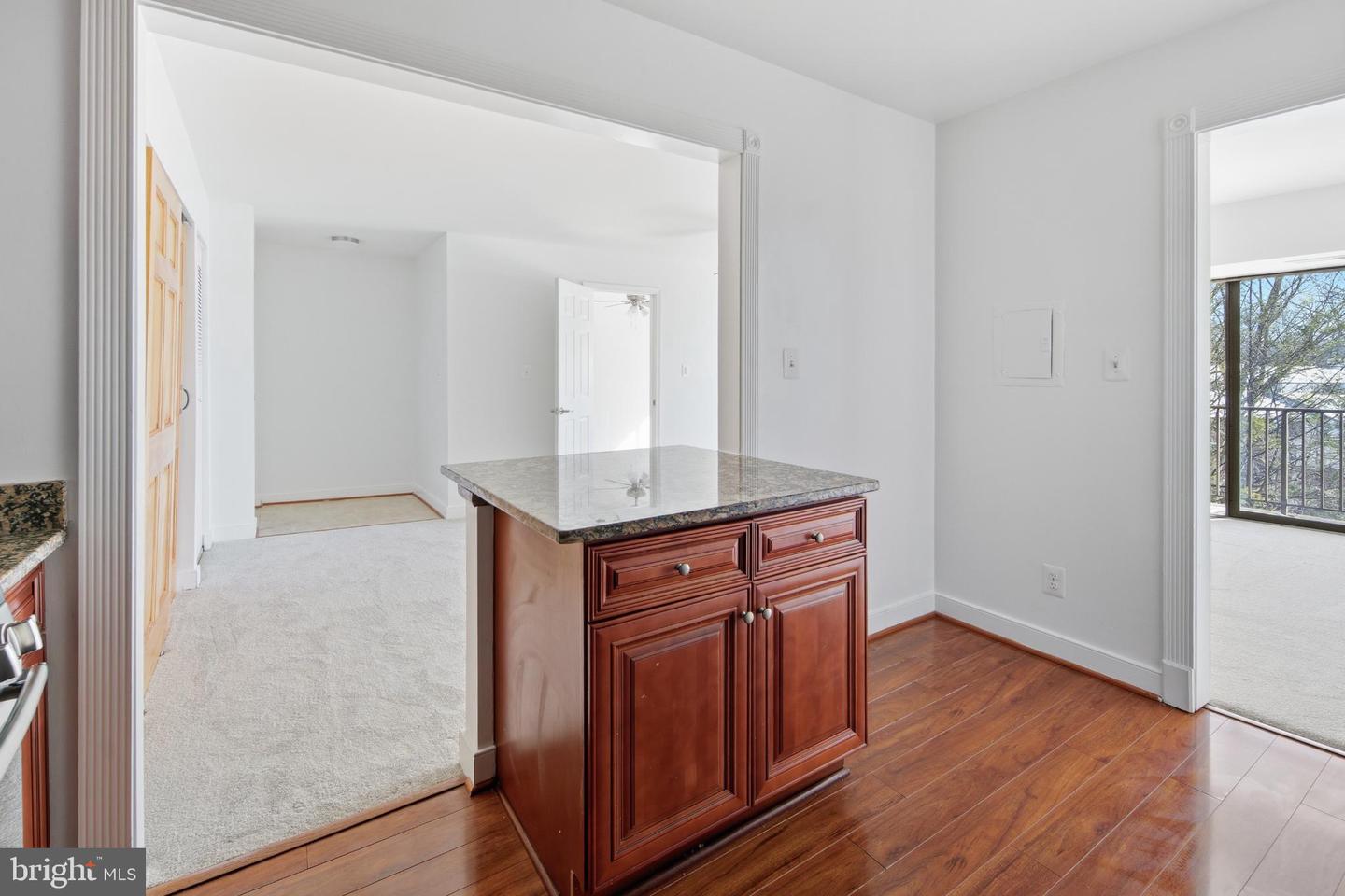 7809 DASSETT #303, ANNANDALE, Virginia 22003, 1 Bedroom Bedrooms, 6 Rooms Rooms,1 BathroomBathrooms,Residential,For sale,7809 DASSETT #303,VAFX2287424 MLS # VAFX2287424
