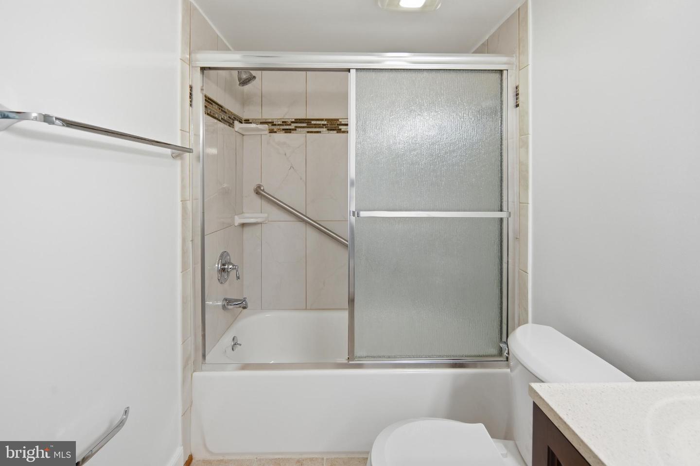 7809 DASSETT #303, ANNANDALE, Virginia 22003, 1 Bedroom Bedrooms, 6 Rooms Rooms,1 BathroomBathrooms,Residential,For sale,7809 DASSETT #303,VAFX2287424 MLS # VAFX2287424