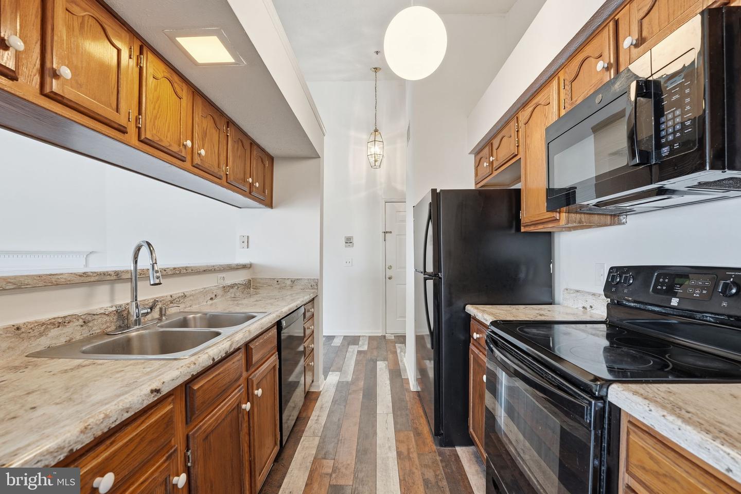 12286 ASHMONT CT #303, WOODBRIDGE, Virginia 22192, 2 Bedrooms Bedrooms, ,2 BathroomsBathrooms,Residential,For sale,12286 ASHMONT CT #303,VAPW2111268 MLS # VAPW2111268