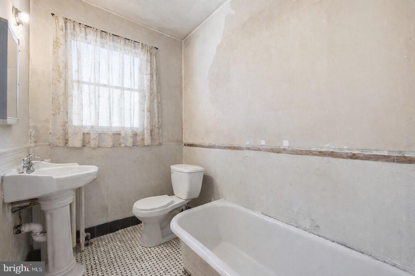 2900 SOUTH DAKOTA AVE NE, WASHINGTON, District Of Columbia 20018, 2 Bedrooms Bedrooms, ,1 BathroomBathrooms,Residential,For sale,2900 SOUTH DAKOTA AVE NE,DCDC2243250 MLS # DCDC2243250
